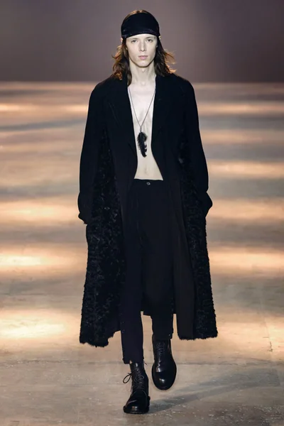 Look 48